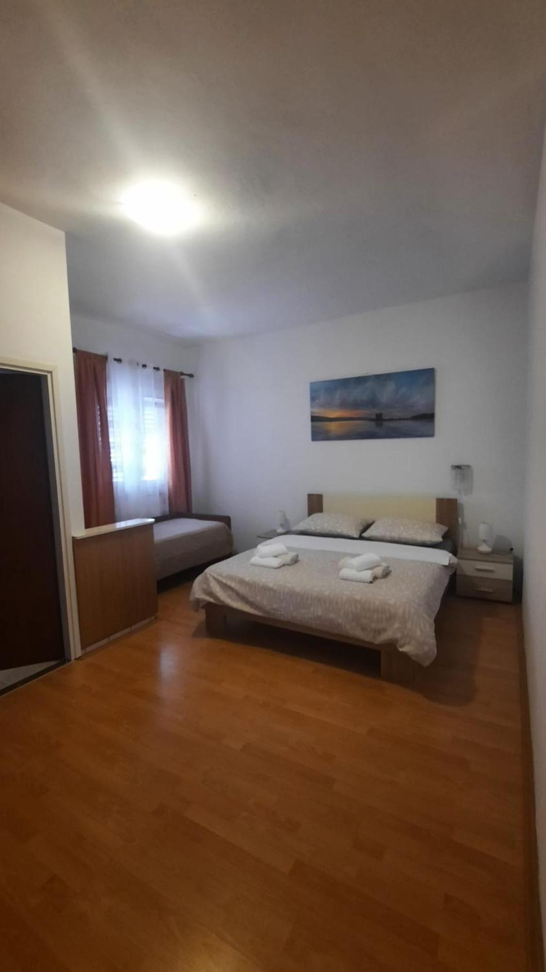 Apartmani Tinka Starigrad Paklenica Exterior foto
